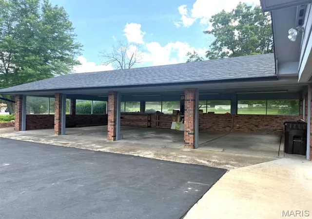 Homes for sale in Lebanon, MO | 26541 Lake Shore Rd, Lebanon, MO 65536 | MLS# MIS26027016