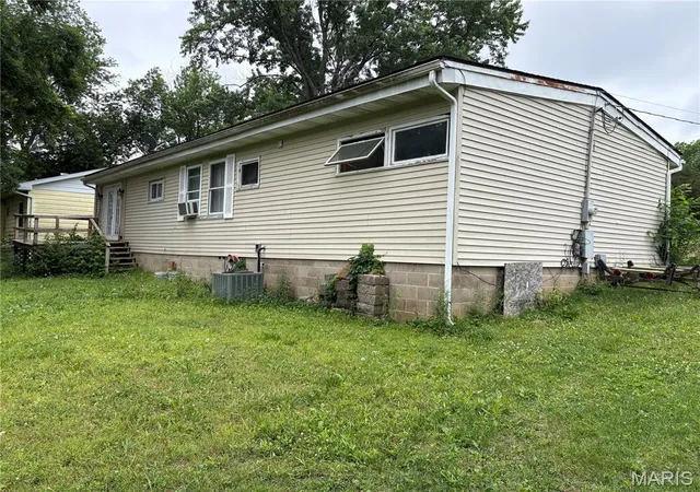 Homes for sale in De Soto, MO | 4305 Park Dr, De Soto, MO 63020 | MLS# MIS26027043