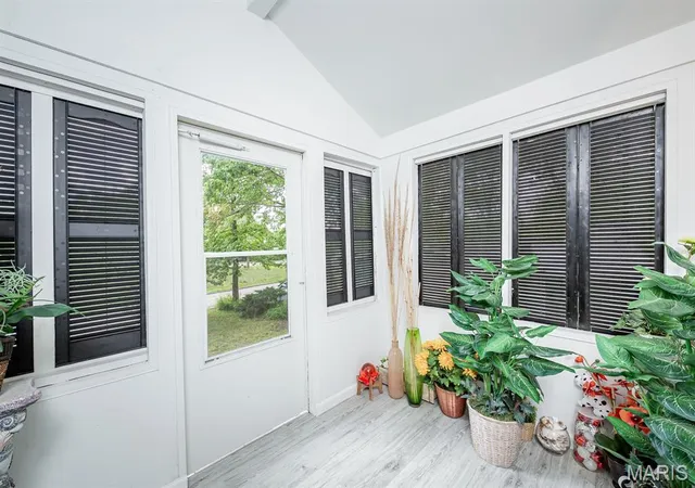 3rd image of 2528 Creve Coeur Dr, Saint Louis, MO 63144 | MLS# MIS26027051
