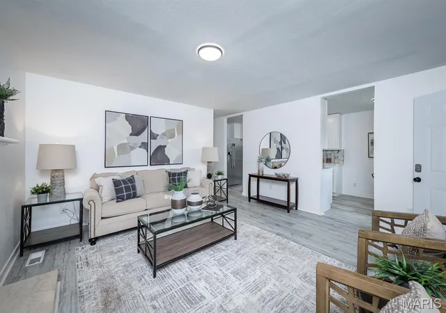 5th image of 2528 Creve Coeur Dr, Saint Louis, MO 63144 | MLS# MIS26027051