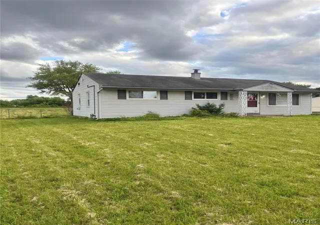 Homes for sale in Unincorporated, MO | 1020 Farmview Dr, Unincorporated, MO 63138 | MLS# MIS26027113