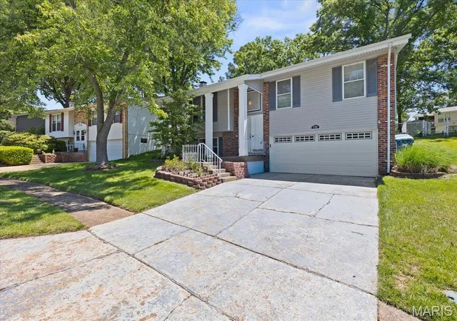 Photo 2 of Single family home for sale at 738 Village Wood Ct, Ballwin, MO 63021 | MLS# MIS26027127 | Listing updated on 2026-09-14