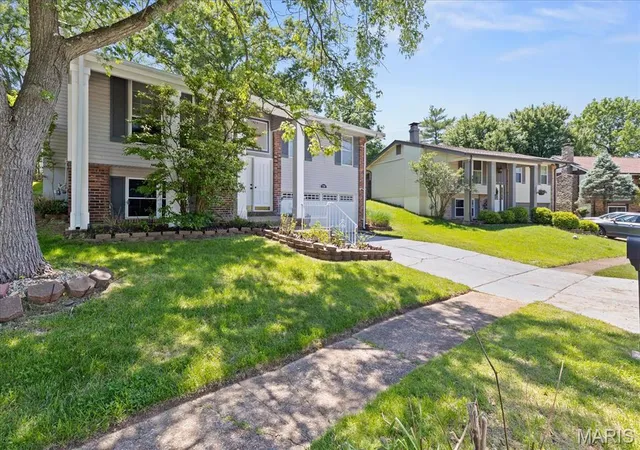 Photo 3 of Single family home for sale at 738 Village Wood Ct, Ballwin, MO 63021 | MLS# MIS26027127 | Listing updated on 2026-09-14