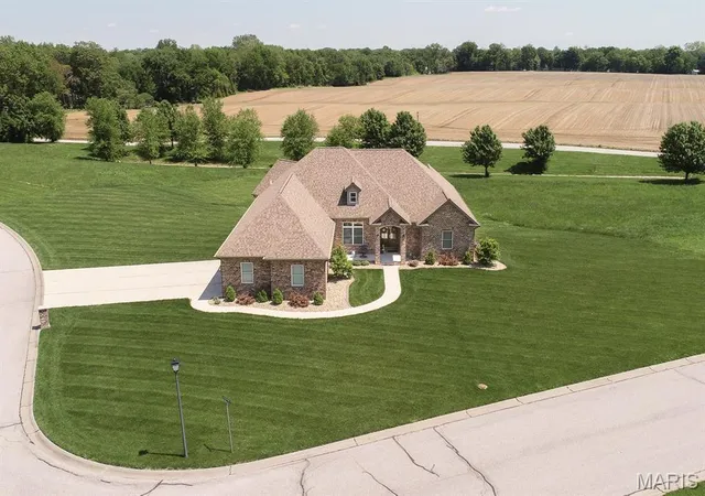 2nd image of 409 Willow Bend Ln, O Fallon, IL 62269 | MLS# MIS26027134