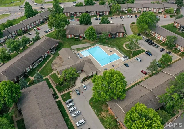 2nd image of 9929 Bunker Hill Dr #C, Saint Louis, MO 63123 | MLS# MIS26027182