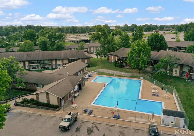 3rd image of 9929 Bunker Hl Dr, St. Louis, MO 63123