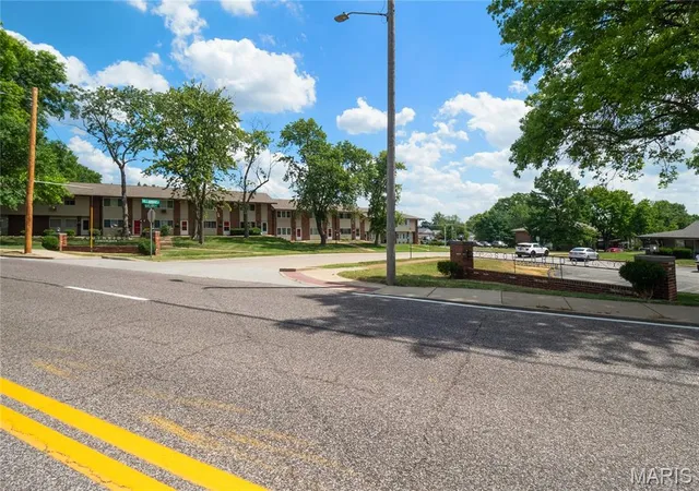 31st image of 9929 Bunker Hill Dr #C, Saint Louis, MO 63123 | MLS# MIS26027182