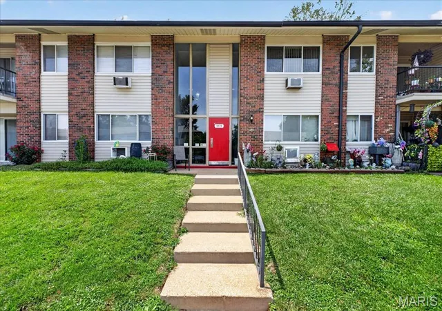 4th image of 9929 Bunker Hl Dr, St. Louis, MO 63123