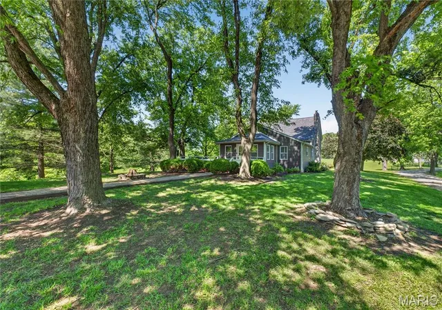 Photo 2 of Single family home for sale at 1848 Maplewood Ln, Columbia, IL 62236 | MLS# MIS26027226 | Listing updated on 2026-08-31