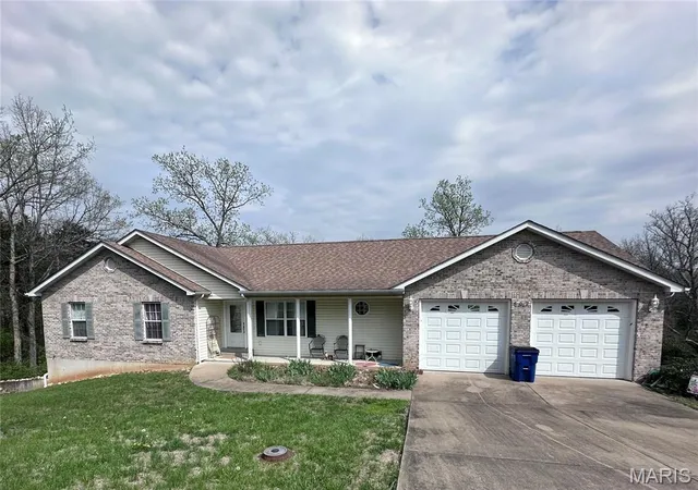 Homes for sale in De Soto, MO | 802 Donaldson St, De Soto, MO 63020 | MLS# MIS26027230