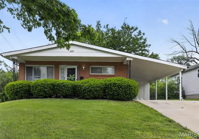 Homes for sale in Saint Louis, MO | 2587 Robley Dr, Saint Louis, MO 63136 | MLS# MIS26027262