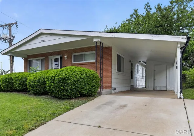 Homes for sale in Saint Louis, MO | 2587 Robley Dr, Saint Louis, MO 63136 | MLS# MIS26027262