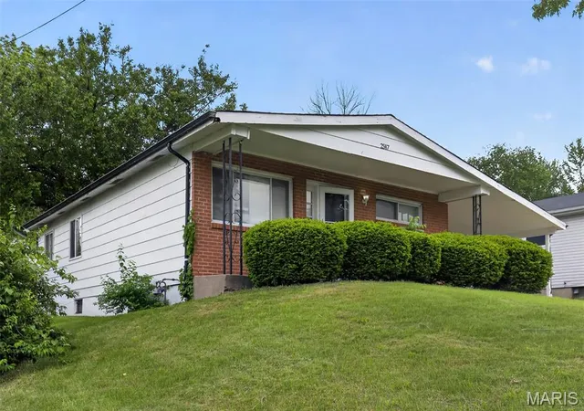 Homes for sale in Saint Louis, MO | 2587 Robley Dr, Saint Louis, MO 63136 | MLS# MIS26027262