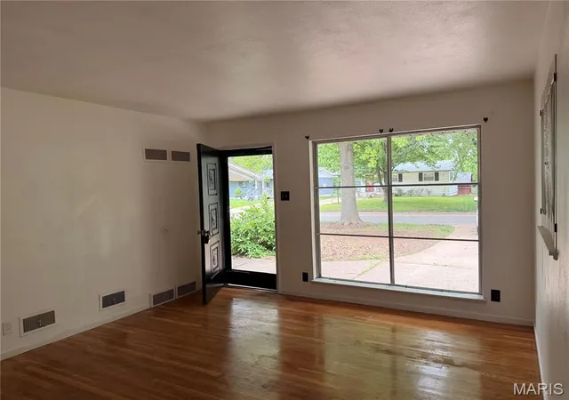 Photo 3 of Single family home for sale at 10436 Durness Dr, Saint Louis, MO 63137 | MLS# MIS26027296 | Listing updated on 2026-05-04