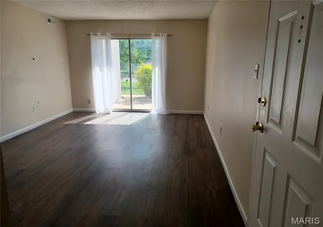 Photo 2 of Condo for sale at 3129 Edwards Pl #102, Maryland Heights, MO 63043 | MLS# MIS26027337 | Listing updated on 2026-09-20