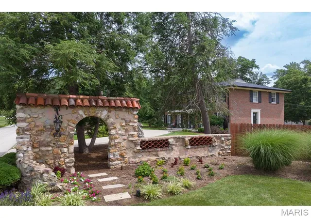 3rd image of 1 The Prado, Ladue, MO 63124 | MLS# MIS26027340