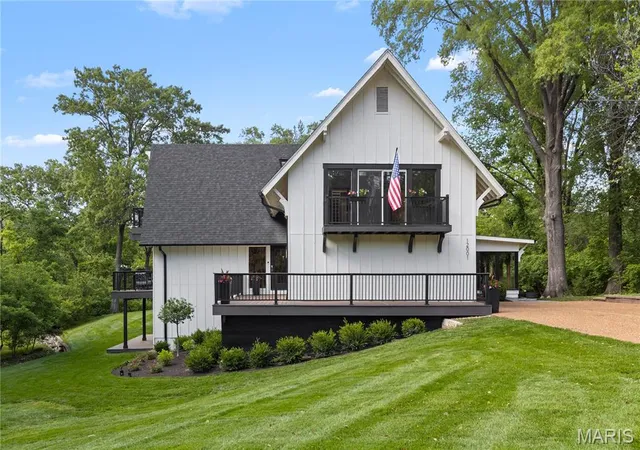 Photo 3 of Single family home for sale at 12001 Robyn Park Dr, Saint Louis, MO 63131 | MLS# MIS26027352 | Listing updated on 2026-09-14