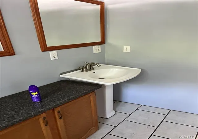 Photo 2 of Single family home for sale at 2505 E Main St, Belleville, IL 62221 | MLS# MIS26027360 | Listing updated on 2026-09-04