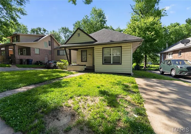 Photo 1 of Single family home for sale at 8316 Garfield Ave, Saint Louis, MO 63114 | MLS# MIS26027377 | Listing updated on 2026-09-03