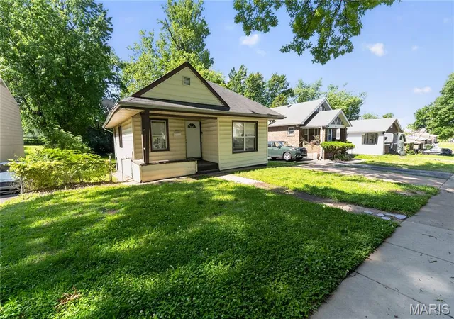 Photo 2 of Single family home for sale at 8316 Garfield Ave, Saint Louis, MO 63114 | MLS# MIS26027377 | Listing updated on 2026-10-26
