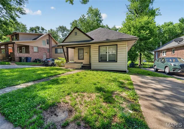 Photo 3 of Single family home for sale at 8316 Garfield Ave, Saint Louis, MO 63114 | MLS# MIS26027377 | Listing updated on 2026-10-26