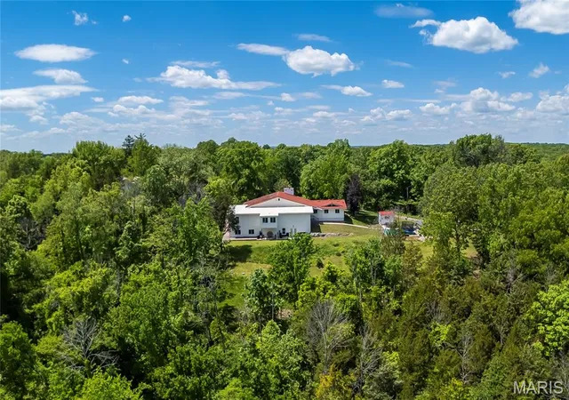 Photo 2 of Single family home for sale at 2900 Ossenfort Rd, Wildwood, MO 63038 | MLS# MIS26027399 | Listing updated on 2026-10-01