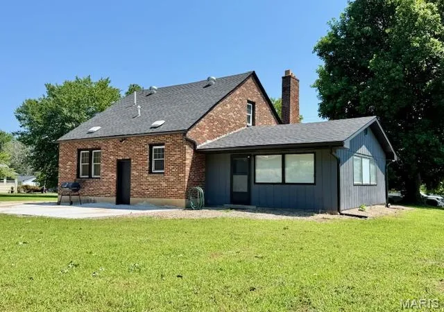 Photo 3 of Single family home for sale at 306 S Ashland Ave, Palmyra, MO 63461 | MLS# MIS26027443 | Listing updated on 2026-09-21