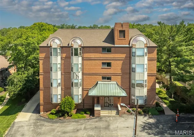 Homes for sale in Kirkwood, MO | 415 W Jefferson Ave #301, Kirkwood, MO 63122 | MLS# MIS26027450