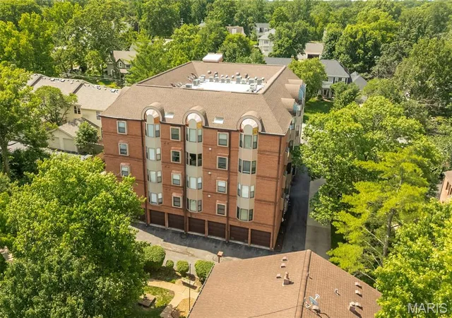 Homes for sale in Kirkwood, MO | 415 W Jefferson Ave #301, Kirkwood, MO 63122 | MLS# MIS26027450