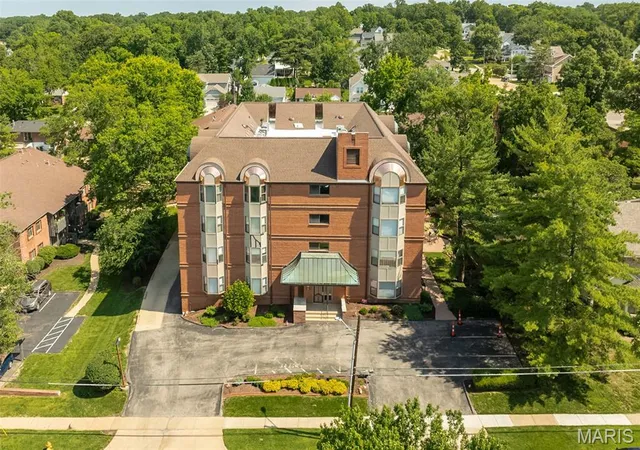 Homes for sale in Kirkwood, MO | 415 W Jefferson Ave #301, Kirkwood, MO 63122 | MLS# MIS26027450