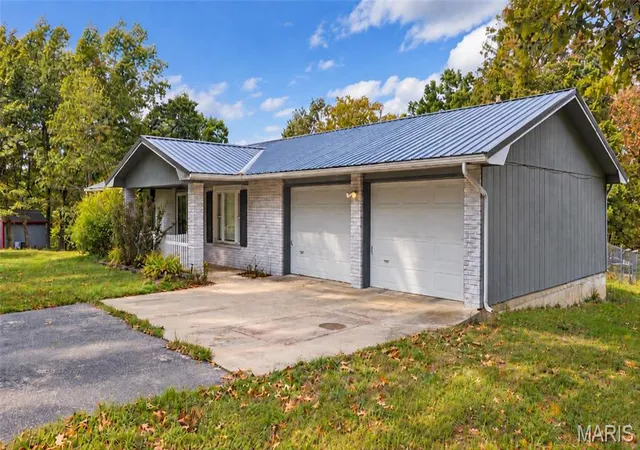 Photo 2 of Single family home for sale at 16065 Hardwood Ln, Saint Robert, MO 65584 | MLS# MIS26027466 | Listing updated on 2026-09-26
