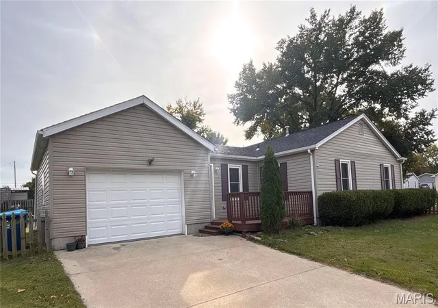 Photo 1 of Single family home for sale at 603 Sotier Pl, Wood River, IL 62095 | MLS# MIS26027514 | Listing updated on 2026-10-26