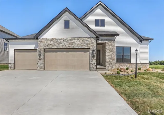 Photo 1 of Single family home for sale at 3114 Ashville Dr, Glen Carbon, IL 62034 | MLS# MIS26027528 | Listing updated on 2026-09-14