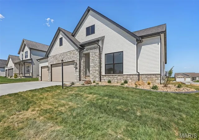 Photo 2 of Single family home for sale at 3114 Ashville Dr, Glen Carbon, IL 62034 | MLS# MIS26027528 | Listing updated on 2026-09-14