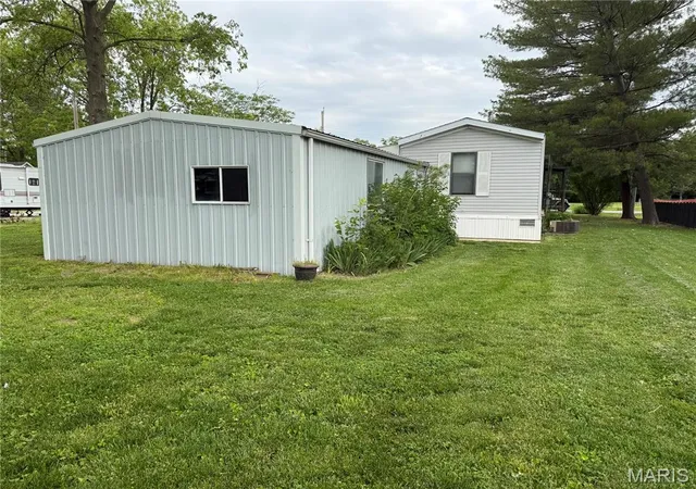 3rd image of 940 E 1St St, Beckemeyer, IL 62219 | MLS# MIS26027539