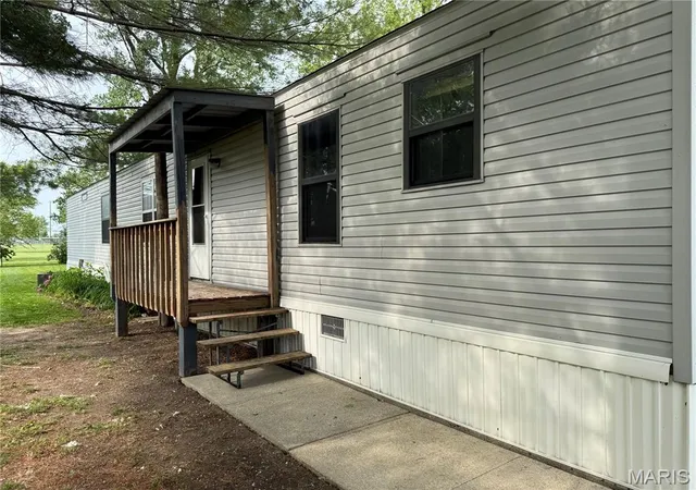 4th image of 940 E 1St St, Beckemeyer, IL 62219 | MLS# MIS26027539