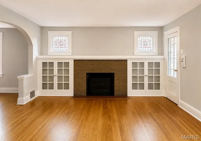 Photo 3 of Sale Pending at 1807 Princeton Pl, Saint Louis, MO 63117 | MLS# MIS26027541 | Listing updated on 2026-09-04