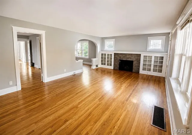 Photo 4 of Sale Pending at 1807 Princeton Pl, Saint Louis, MO 63117 | MLS# MIS26027541 | Listing updated on 2026-09-04
