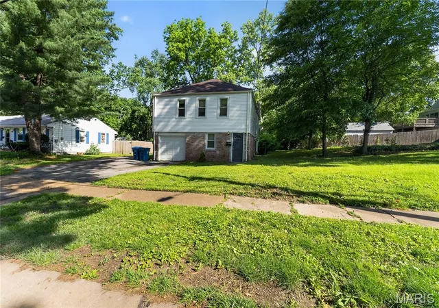 Photo 2 of Single family home for sale at 615 Derinda Ave, Saint Louis, MO 63135 | MLS# MIS26027560 | Listing updated on 2026-09-03