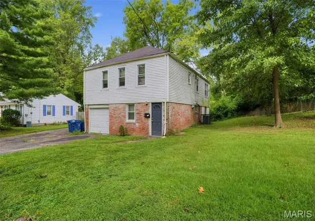 Photo 2 of Single family home for sale at 615 Derinda Ave, Saint Louis, MO 63135 | MLS# MIS26027560 | Listing updated on 2026-10-19