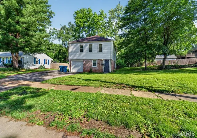 Photo 3 of Single family home for sale at 615 Derinda Ave, Saint Louis, MO 63135 | MLS# MIS26027560 | Listing updated on 2026-09-03