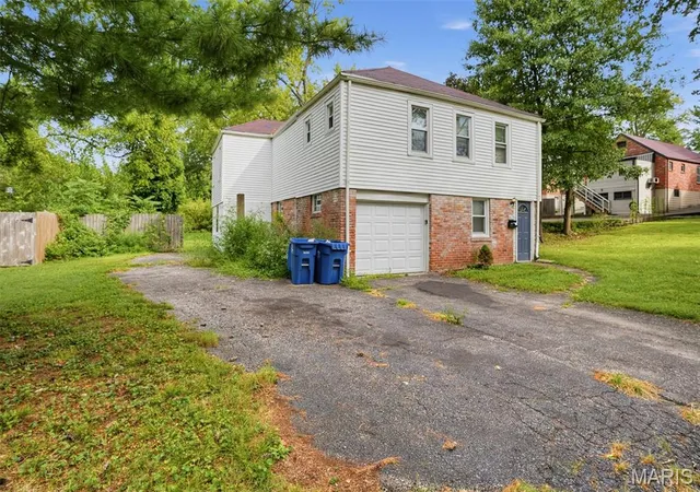 Photo 3 of Single family home for sale at 615 Derinda Ave, Saint Louis, MO 63135 | MLS# MIS26027560 | Listing updated on 2026-10-19