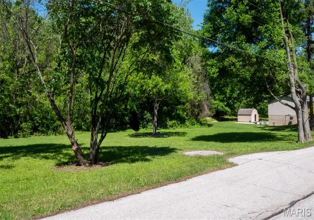 Homes for sale in Herculaneum, MO | 1393 Spring Dr, Herculaneum, MO 63048 | MLS# MIS26027585