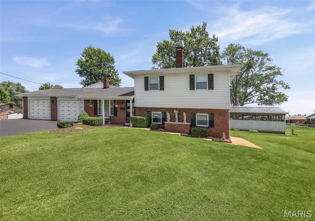 Homes for sale in Collinsville, IL | 200 Rosemary Dr, Collinsville, IL 62234 | MLS# MIS26027606