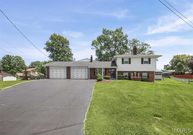 Homes for sale in Collinsville, IL | 200 Rosemary Dr, Collinsville, IL 62234 | MLS# MIS26027606