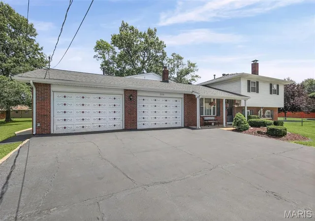 Homes for sale in Collinsville, IL | 200 Rosemary Dr, Collinsville, IL 62234 | MLS# MIS26027606