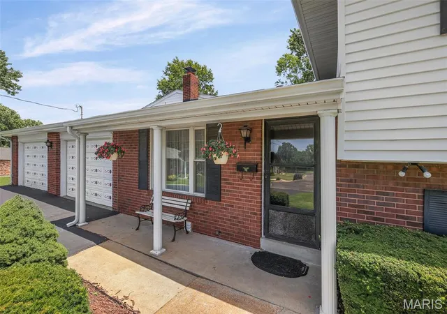 Homes for sale in Collinsville, IL | 200 Rosemary Dr, Collinsville, IL 62234 | MLS# MIS26027606