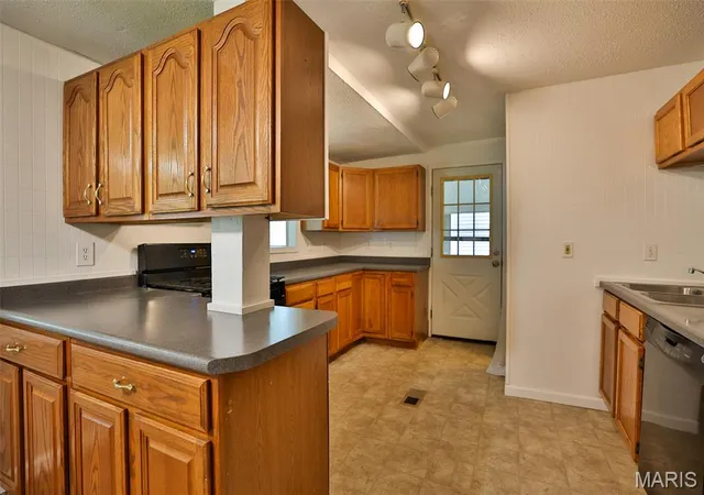 Photo 3 of Sale Pending at 3028 Dale Ave, Granite City, IL 62040 | MLS# MIS26027611 | Listing updated on 2026-08-24