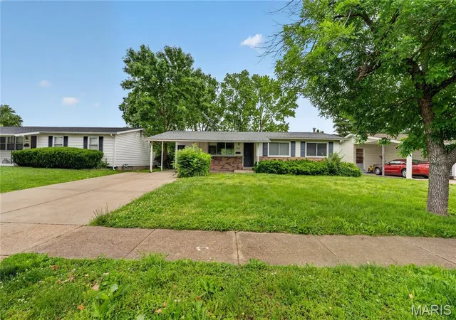 1st image of 1055 Jackson Ln, St Louis, MO 63031 | MLS# MIS26027612