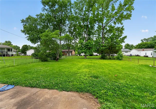 3rd image of 1055 Jackson Ln, St Louis, MO 63031 | MLS# MIS26027612